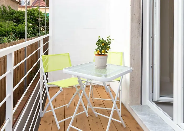 Flora 2* 카스텔라바테