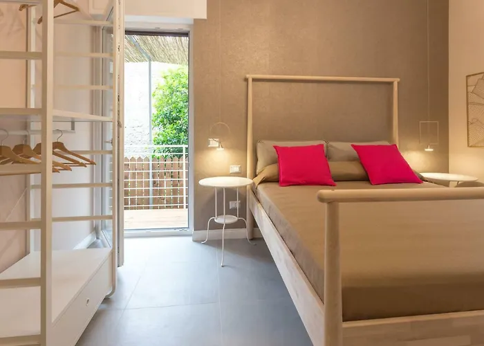 Flora Πανσιόν 2*